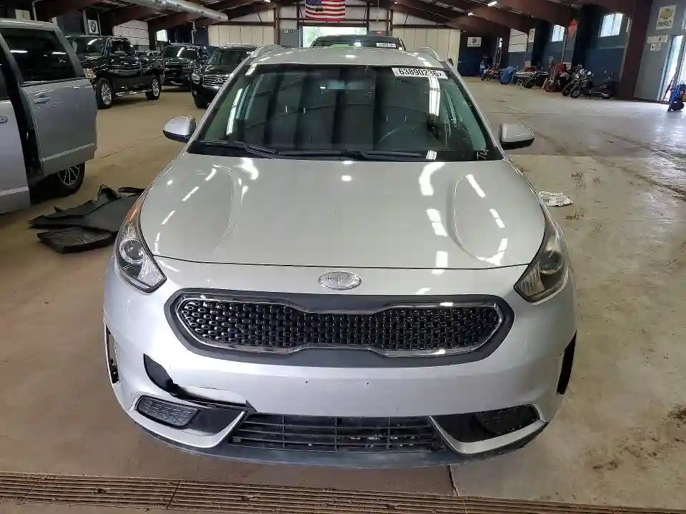 KNDCB3LC8J5200580 2018 KIA NIRO-4