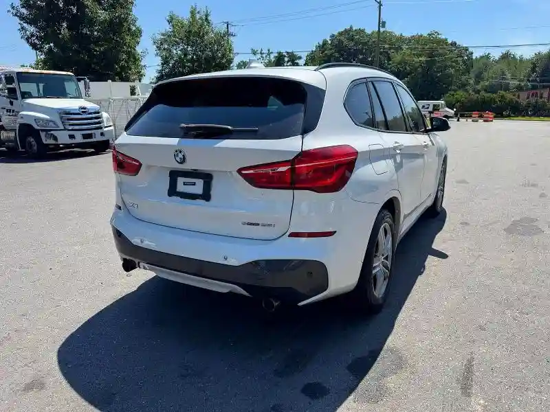 WBXHU7C33J5L09376 2018 BMW X1-2