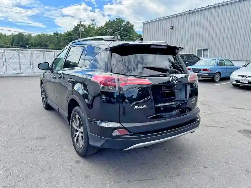 2T3RFREV4JW857885 2018 TOYOTA RAV4-1
