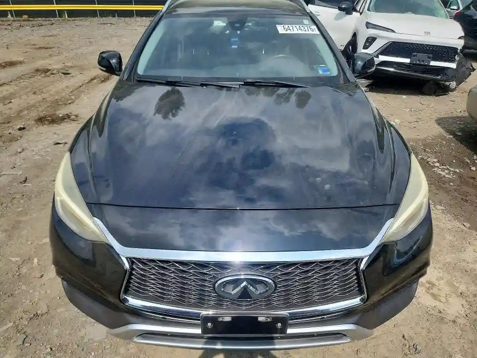 SJKCH5CR1JA047026 2018 INFINITI QX30-4