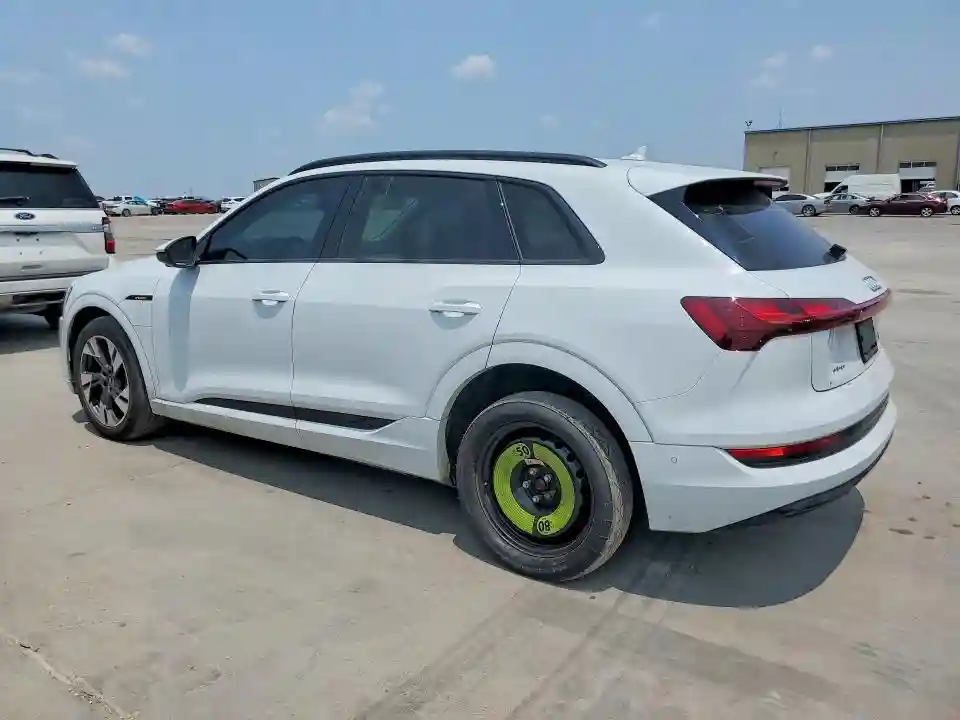WA1AAAGEXNB007777 2022 AUDI E-TRON-1