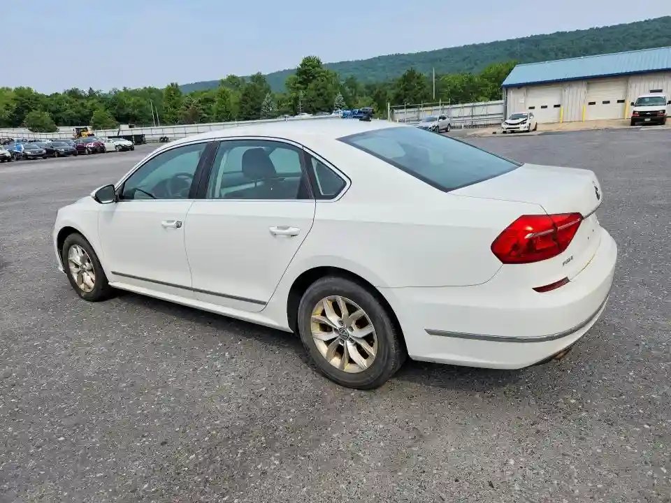 1VWAT7A33GC056422 2016 VOLKSWAGEN PASSAT-1
