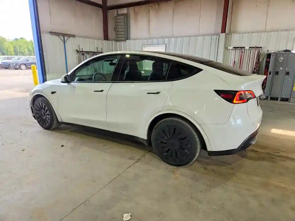 7SAYGDEE1PF611177 2023 TESLA MODEL Y-1