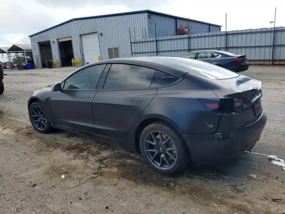 5YJ3E1EB2PF661944 2023 TESLA MODEL 3-1