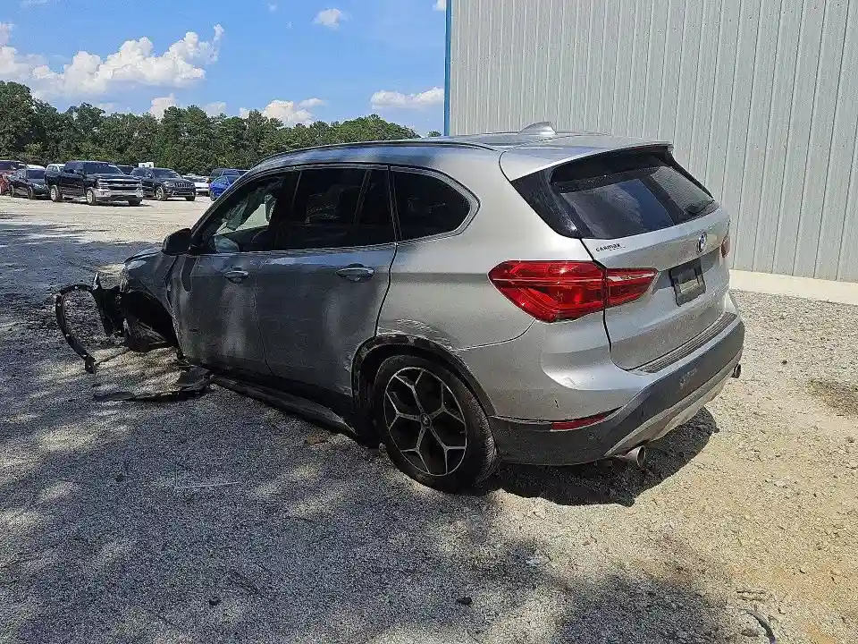 WBXHU7C34J5H44393 2018 BMW X1-1