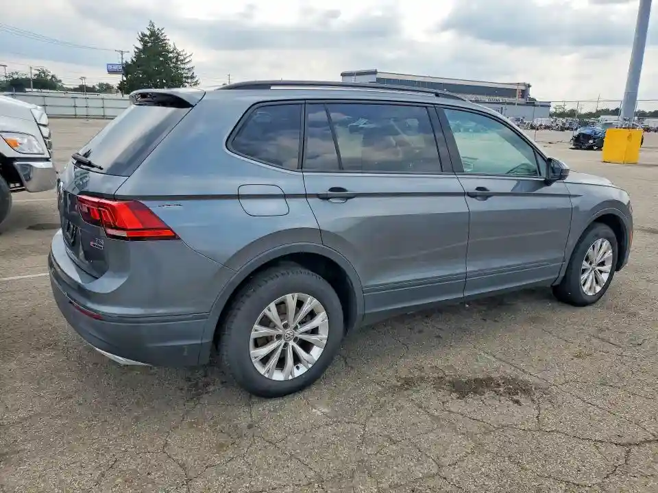 3VV0B7AX6JM055020 2018 VOLKSWAGEN TIGUAN-2