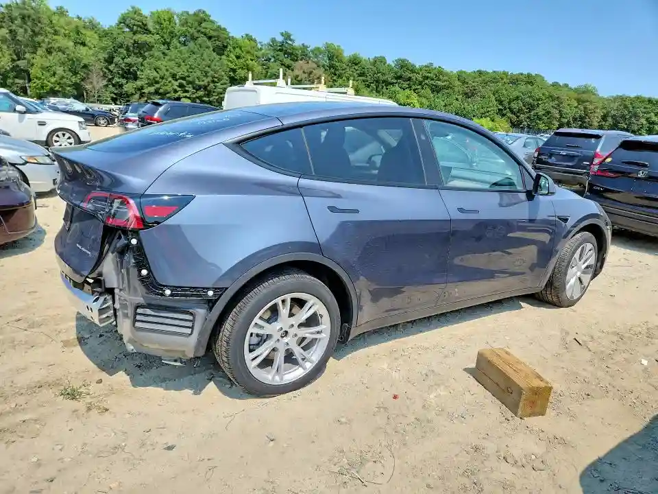 7SAYGDEE1PA195757 2023 TESLA MODEL Y-2