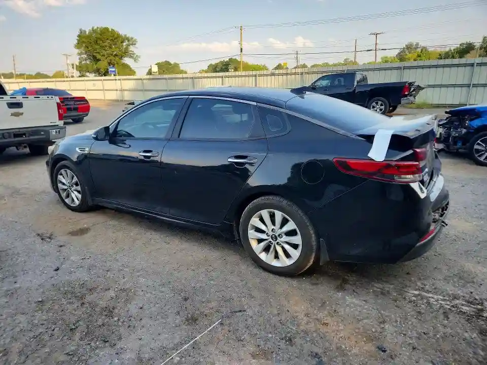 5XXGT4L38JG239251 2018 KIA OPTIMA S-1