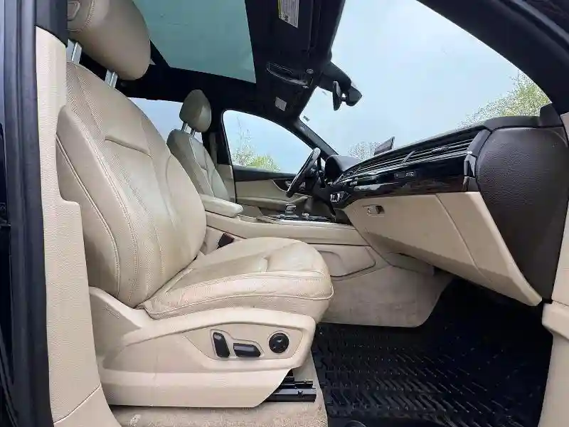 WA1LAAF7XHD031470 2017 AUDI Q7-4