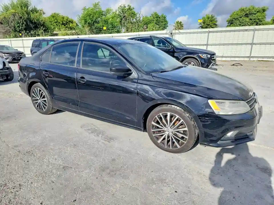 3VWD17AJ1GM414231 2016 VOLKSWAGEN JETTA-3