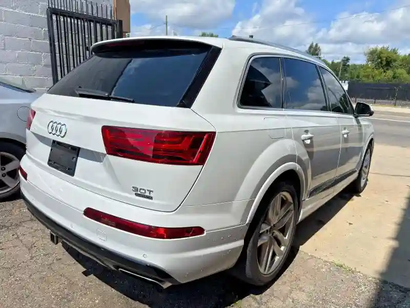 WA1VAAF7XJD023271 2018 AUDI Q7-3