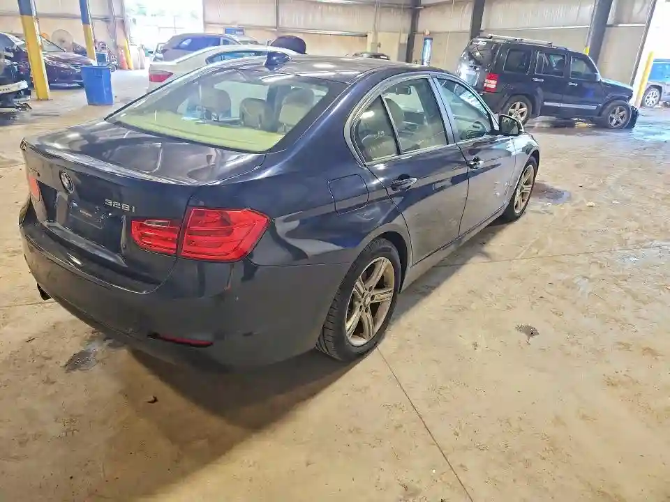 WBA3B5G59FNS19828 2015 BMW 3 SERIES-2
