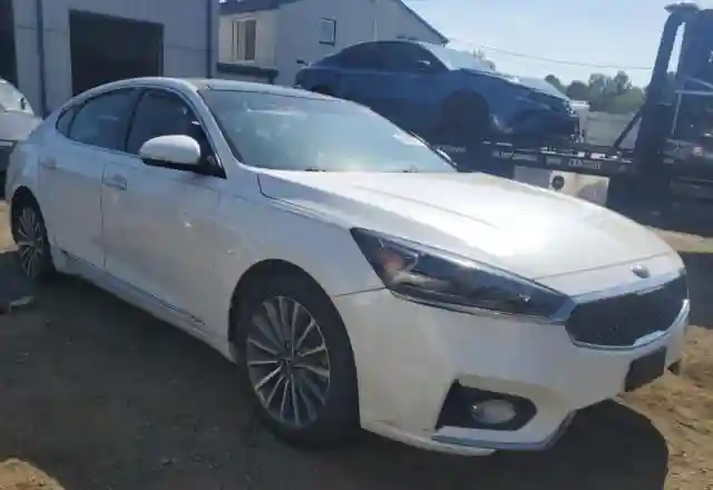 KNALC4J18J5123856 2018 KIA CADENZA-3