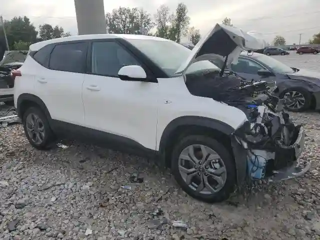 KNDEPCAA1R7622511 2024 KIA SELTOS-3