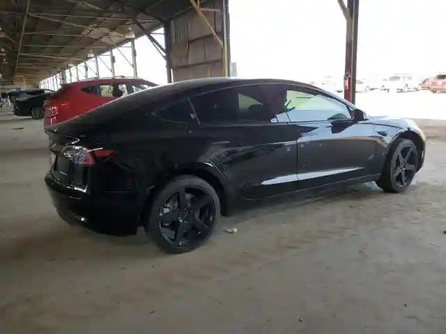 5YJ3E1EB3NF126862 2022 TESLA MODEL 3-2
