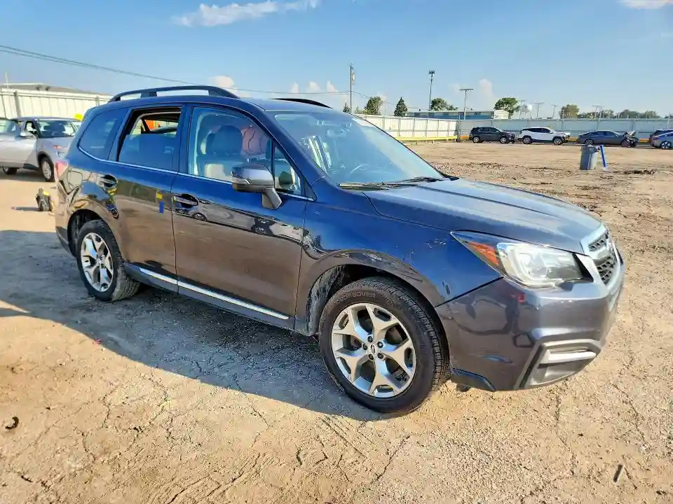 JF2SJAWC1HH588633 2017 SUBARU FORESTER-3