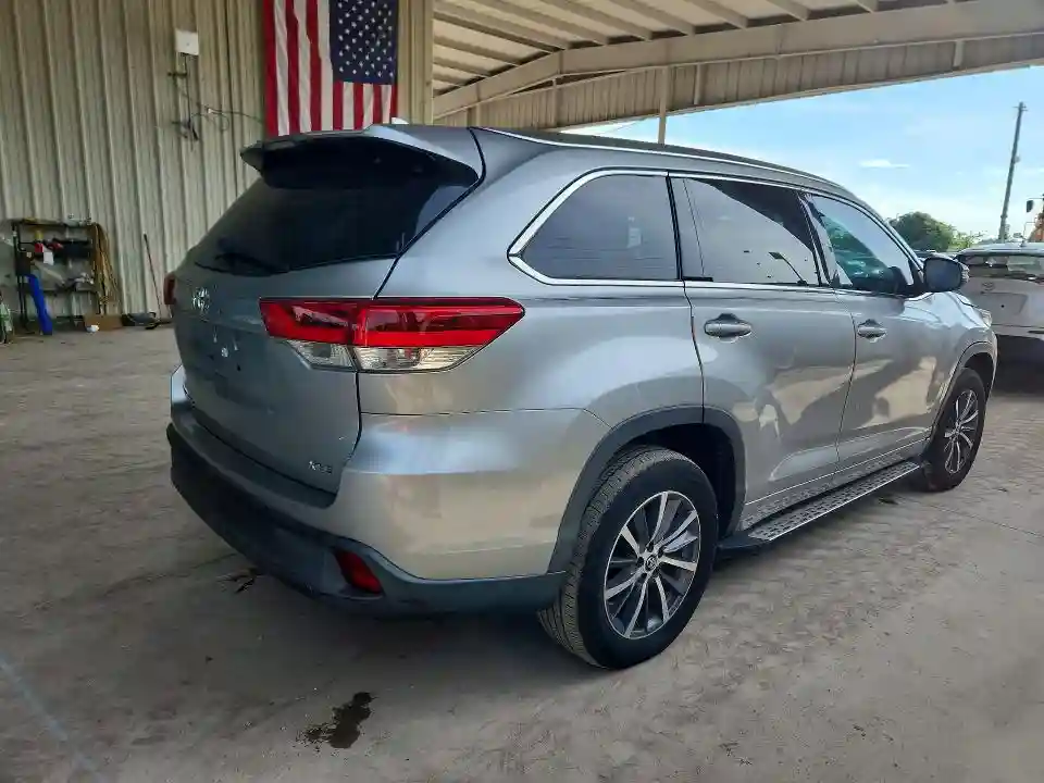 5TDKZRFH8HS516910 2017 TOYOTA HIGHLANDER-2