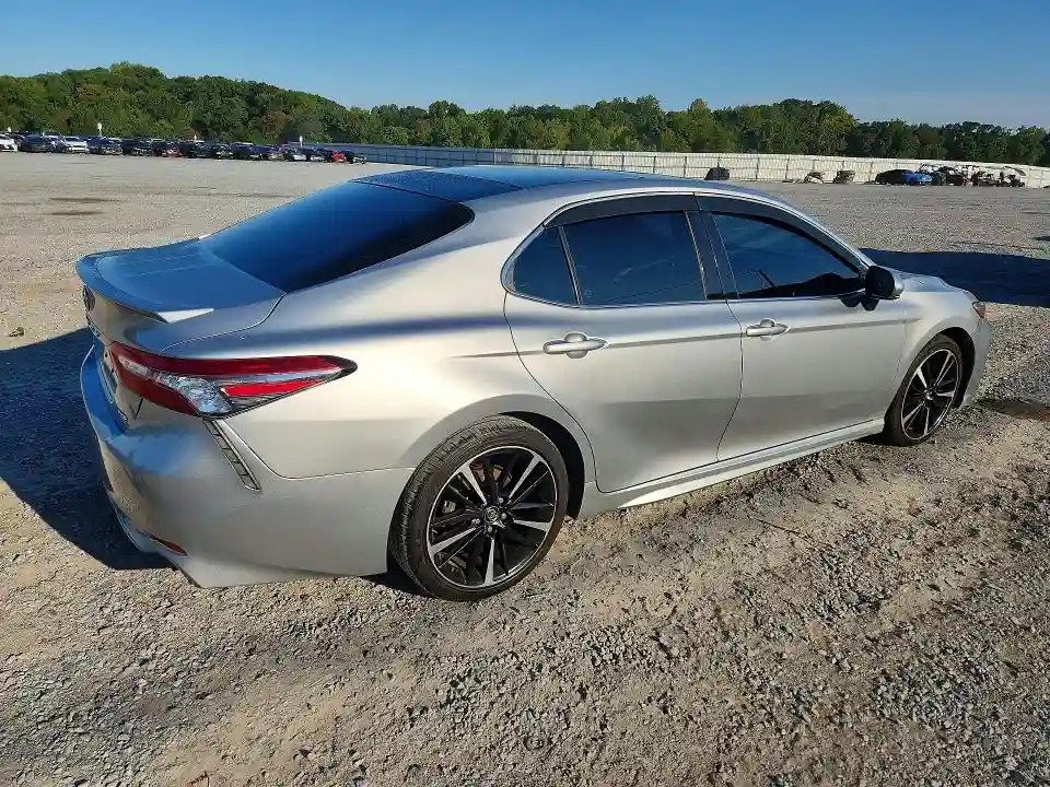 4T1B61HK8JU511562 2018 TOYOTA CAMRY-2