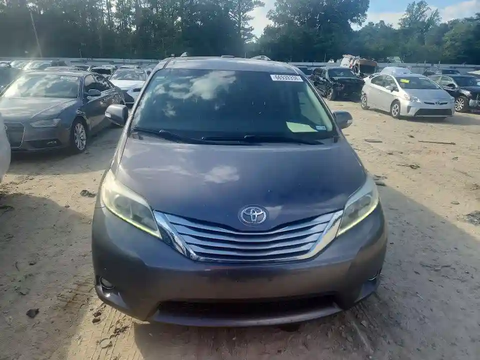 5TDYZ3DC8HS852569 2017 TOYOTA SIENNA-4