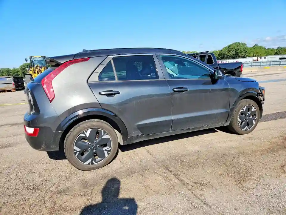 KNDCR3L13P5026713 2023 KIA NIRO-2