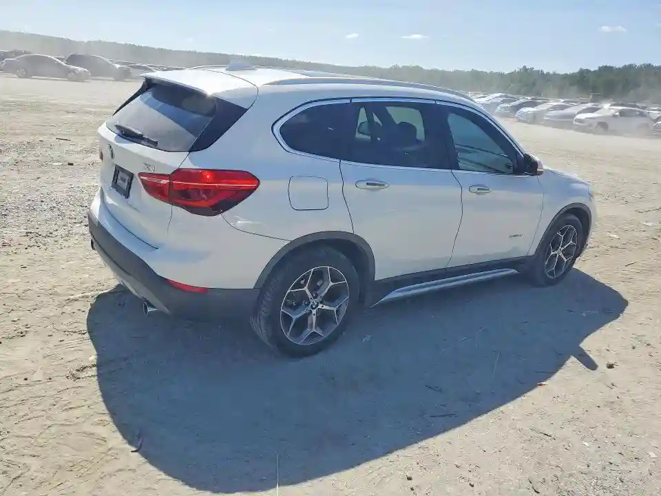 WBXHU7C35H5H37592 2017 BMW X1-2