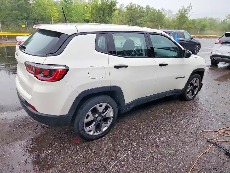 3C4NJCAB3JT263379 2018 JEEP COMPASS-2