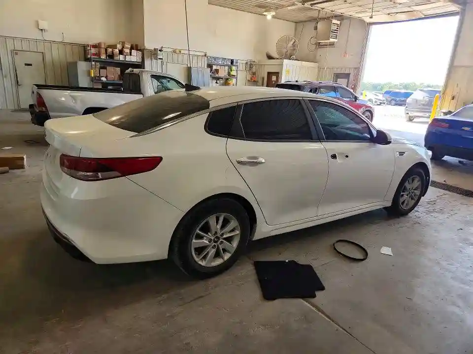 5XXGT4L38HG125471 2017 KIA OPTIMA-2