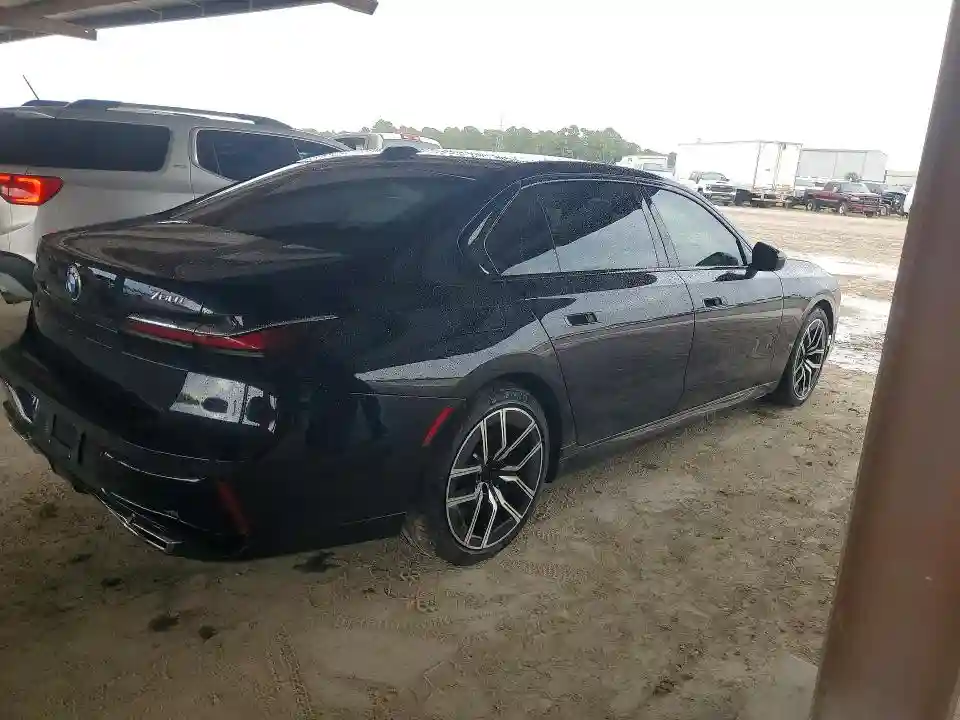 WBA33EJ0XPCM28471 2023 BMW 7 SERIES-2