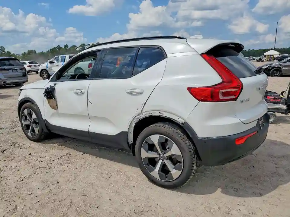YV4L12UC6T2735551 2026 VOLVO XC40-1