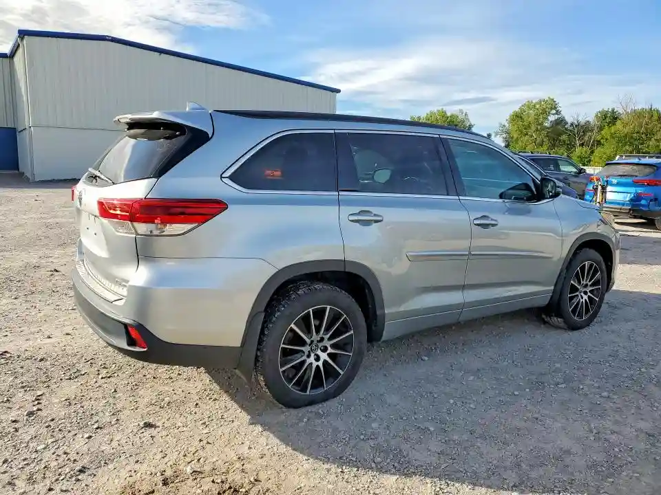 5TDJZRFHXHS470783 2017 TOYOTA HIGHLANDER-2
