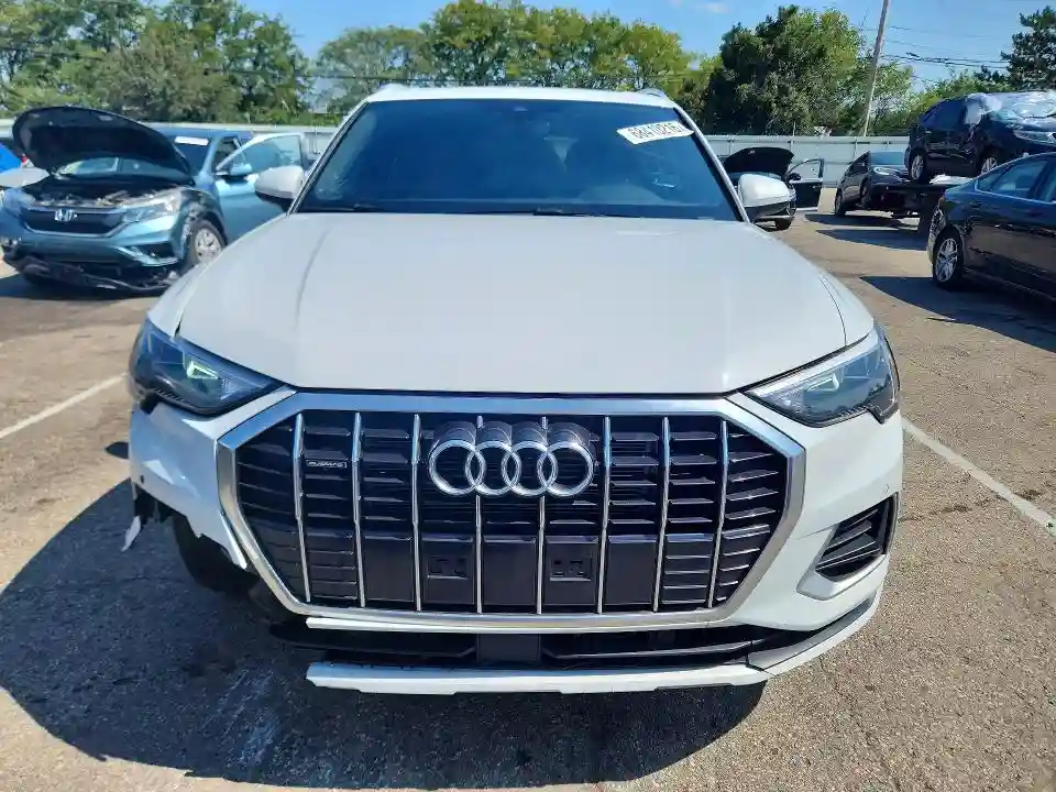 WA1AUCF33N1148196 2022 AUDI Q3-4