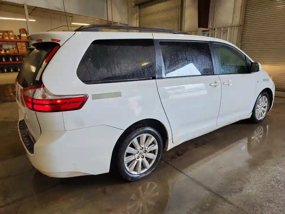5TDJZ3DC1HS172627 2017 TOYOTA SIENNA-2