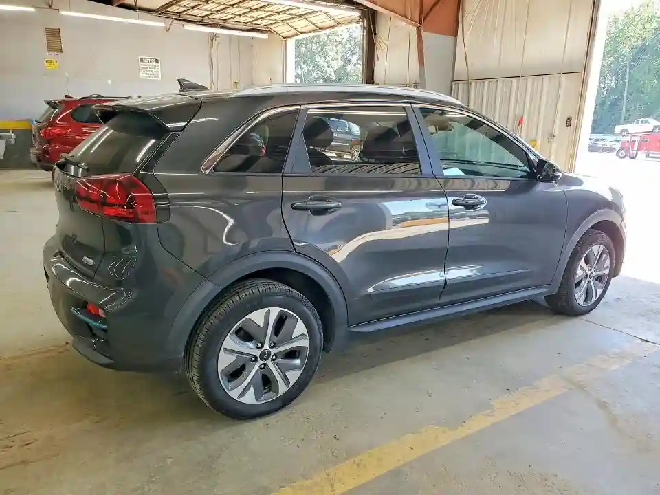 KNDCC3LG5N5159749 2022 KIA NIRO EV S-2