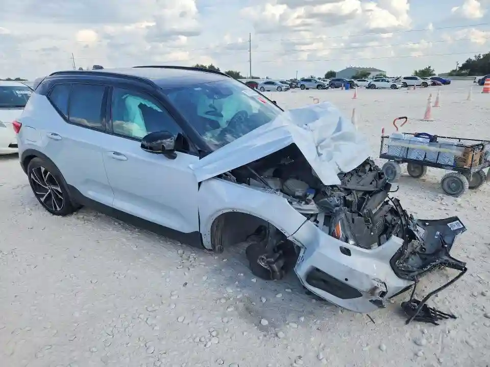 YV4162UM6M2525177 2021 VOLVO XC40-3