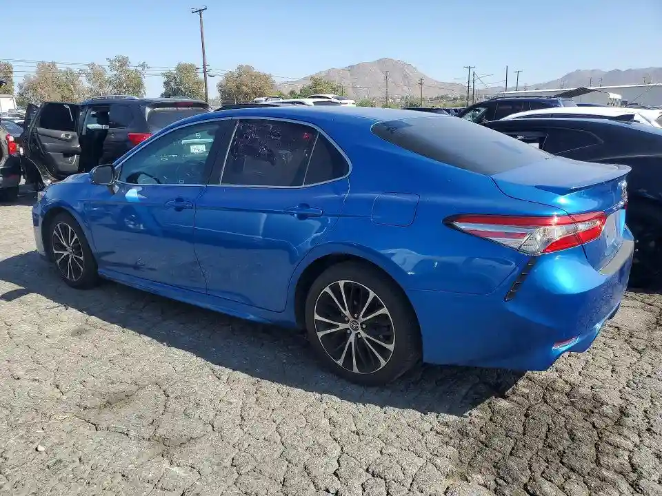 4T1B11HK0JU109260 2018 TOYOTA CAMRY-1