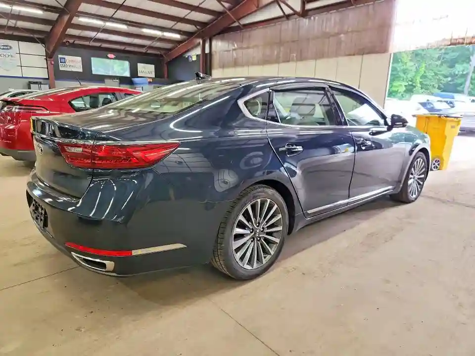 KNALC4J11H5048797 2017 KIA CADENZA-2