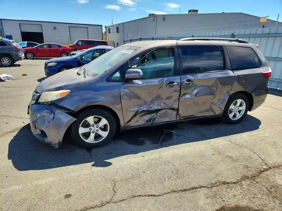 5TDKK3DCXFS547470 2015 TOYOTA SIENNA-0