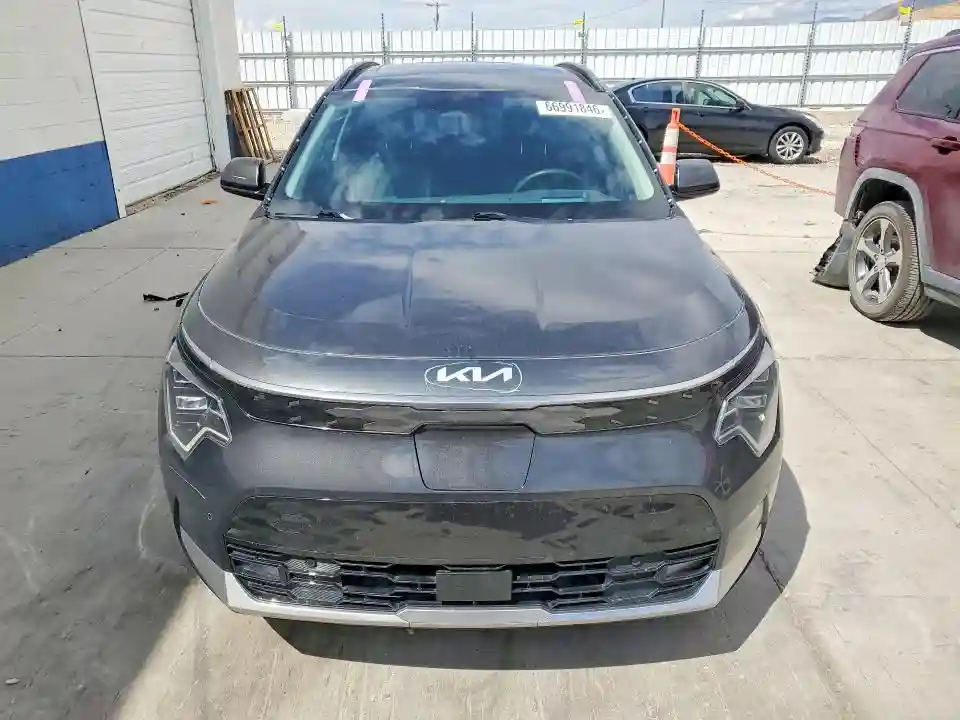 KNDCT3L17P5044827 2023 KIA NIRO-4