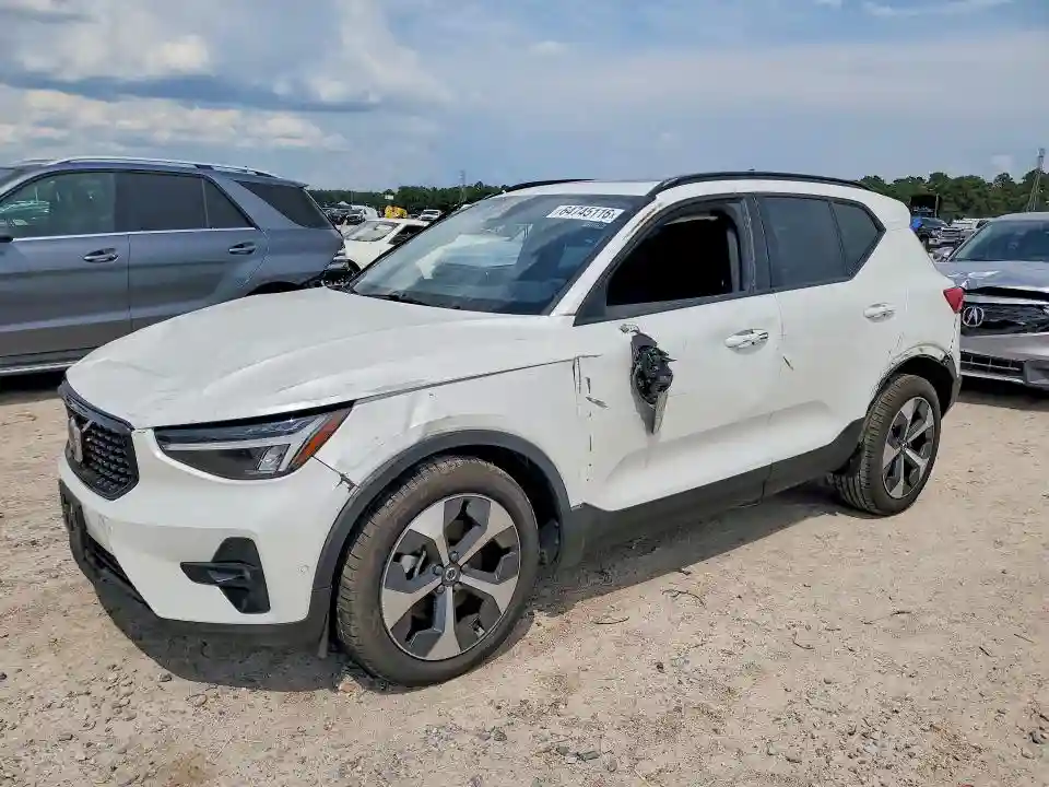 YV4L12UC6T2735551 2026 VOLVO XC40-0
