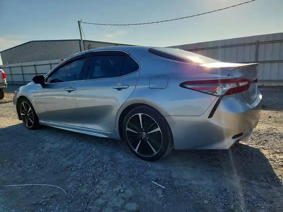 4T1B61HK8JU511562 2018 TOYOTA CAMRY-1