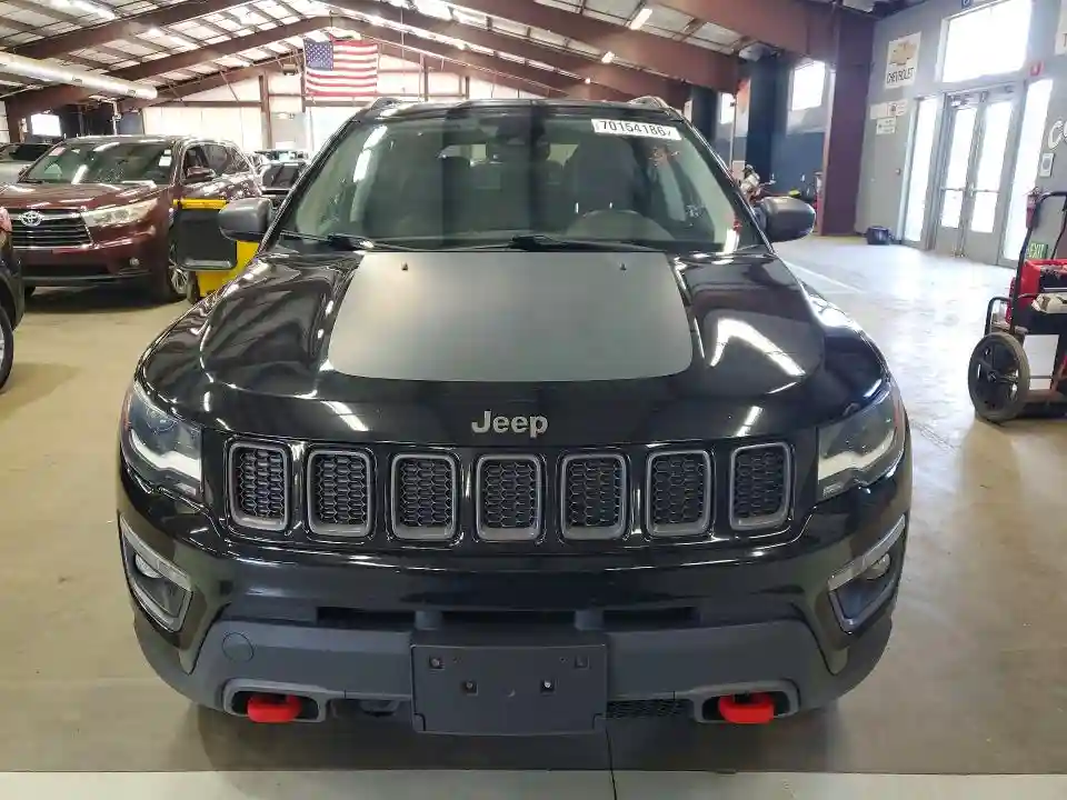 3C4NJDDB4JT129093 2018 JEEP COMPASS-4