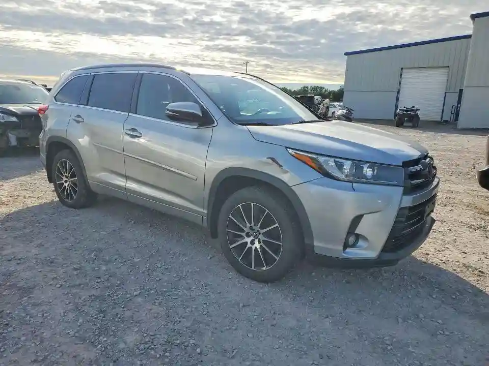 5TDJZRFHXHS470783 2017 TOYOTA HIGHLANDER-3