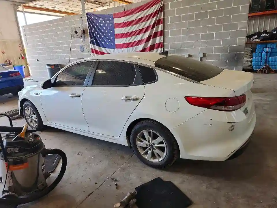5XXGT4L38HG125471 2017 KIA OPTIMA-1