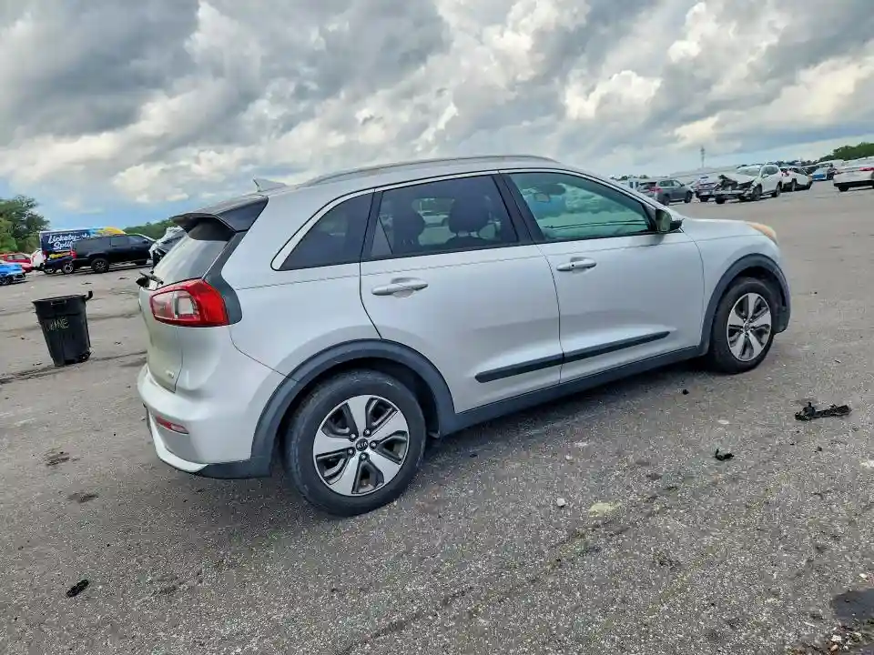 KNDCB3LC7H5074674 2017 KIA NIRO-2