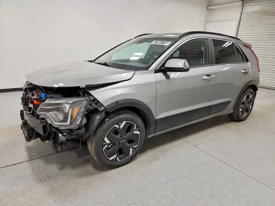 KNDCR3L17P5028223 2023 KIA NIRO-0
