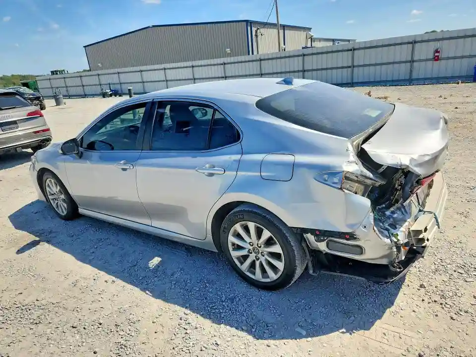 4T1C11AK4LU305588 2020 TOYOTA CAMRY-1