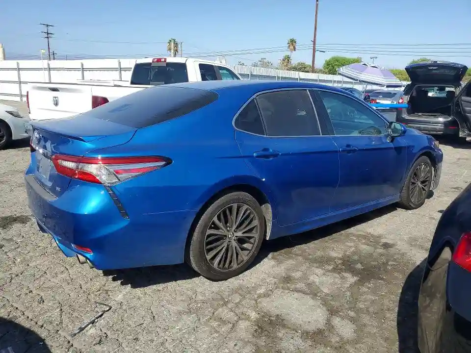 4T1B11HK0JU109260 2018 TOYOTA CAMRY-2