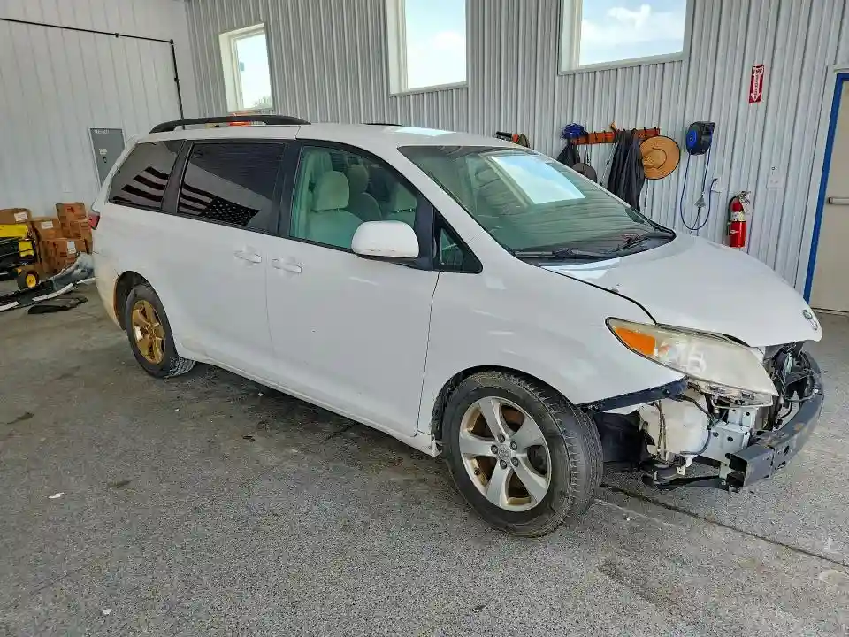 5TDKZ3DC8HS825054 2017 TOYOTA SIENNA-3