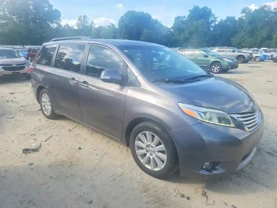 5TDYZ3DC8HS852569 2017 TOYOTA SIENNA-3
