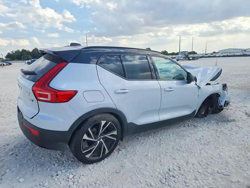 YV4162UM6M2525177 2021 VOLVO XC40-2
